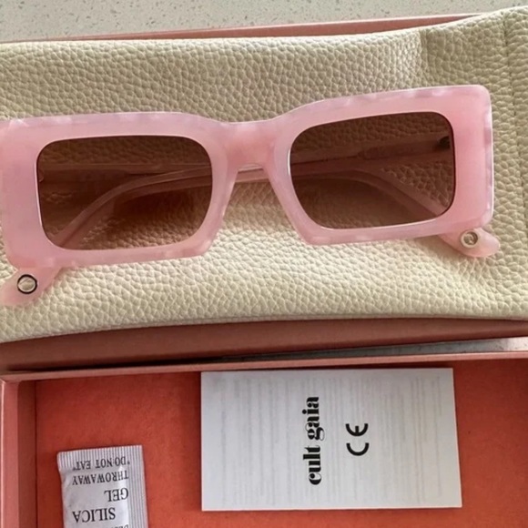 Price firm 💕NWT CULT GAIA PINK HERA SUNGLASSES 😎 - Picture 5 of 5